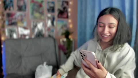 Snapshot of _darkkitty_ chatting on 12-13-24, 04:33 paula online show from 12-13-24, 04:33