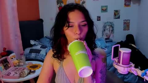 Snapshot of _dayanne_ chatting on 12-08-24, 11:19 Pao online show from 12-08-24, 11:19