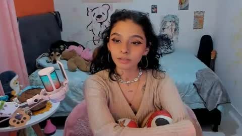 Snapshot of _dayanne_ chatting on 10-06-25, 12:41 Pao online show from 10-06-25, 12:41