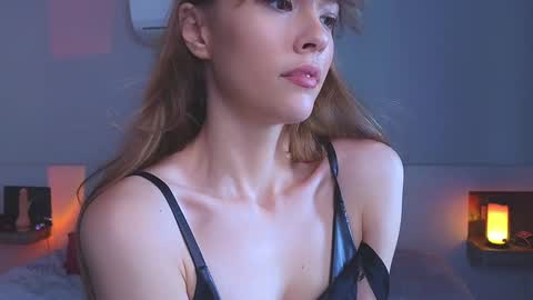 Snapshot of _demi_dee_ chatting on 12-31-24, 09:31 DemiDee online show from 12-31-24, 09:31