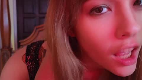 Snapshot of _demi_dee_ chatting on 02-01-25, 02:37 DemiDee online show from 02-01-25, 02:37