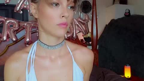 Snapshot of _demi_dee_ chatting on 02-23-25, 09:00 DemiDee online show from 02-23-25, 09:00
