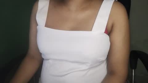 Snapshot of _dreamgirl_0 chatting on 06-16-26, 12:35 _dreamgirl_0 online show from 06-16-26, 12:35