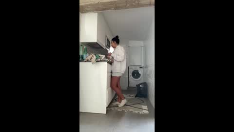 Snapshot of _elena_barra chatting on 09-18-25, 10:28  elena barra online show from 09-18-25, 10:28