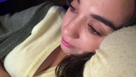 Snapshot of _elena_barra chatting on 11-27-25, 01:40 elena barra online show from 11-27-25, 01:40