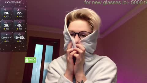 Snapshot of _elven_dreams__ chatting on 01-04-25, 10:24 chloue and Gretta online show from 01-04-25, 10:24