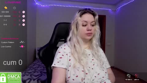 Snapshot of _elven_dreams__ chatting on 02-08-25, 08:09 chloue and Gretta online show from 02-08-25, 08:09