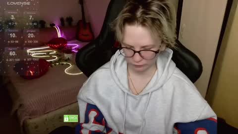 chloue and Gretta online show from 04-05-26, 05:21