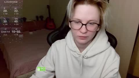 chloue and Gretta online show from 04-26-26, 08:06