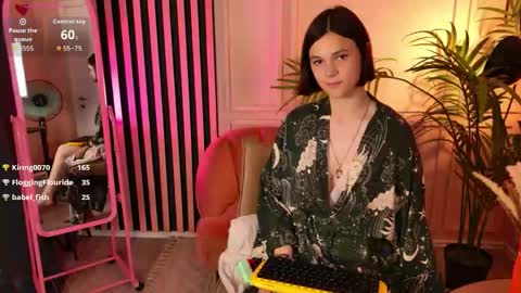 Snapshot of _emi_mi_ chatting on 06-05-26, 06:52 Emi online show from 06-05-26, 06:52