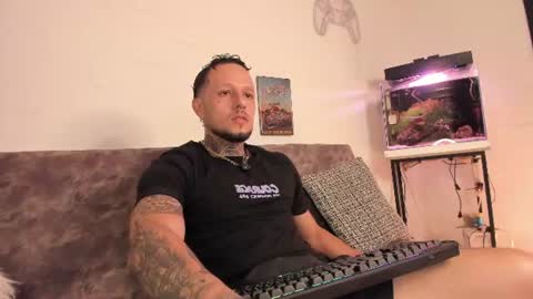Snapshot of _emilio_escobar chatting on 07-14-26, 10:43 Emilio online show from 07-14-26, 10:43