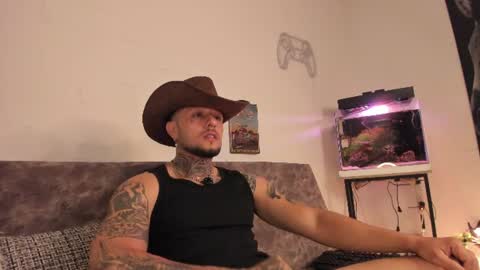 Snapshot of _emilio_escobar chatting on 07-16-26, 10:21 Emilio online show from 07-16-26, 10:21