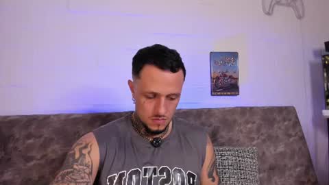 Snapshot of _emilio_escobar chatting on 07-26-26, 04:42 Emilio online show from 07-26-26, 04:42
