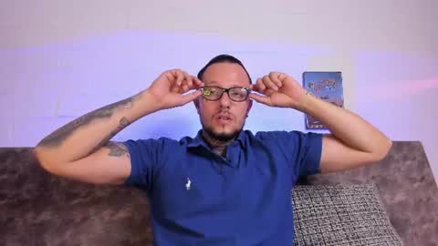 Snapshot of _emilio_escobar chatting on 08-04-26, 10:18 Emilio online show from 08-04-26, 10:18