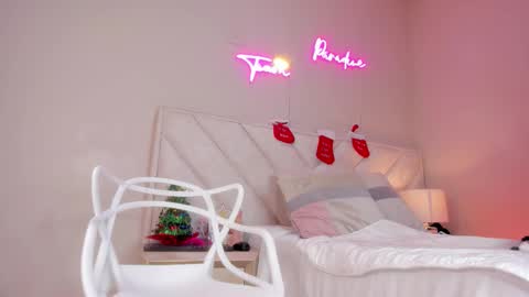 Hi Im Emily online show from 12-14-25, 12:43