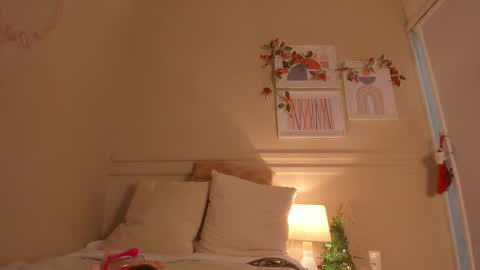 Hi Im Emily online show from 12-19-25, 02:24