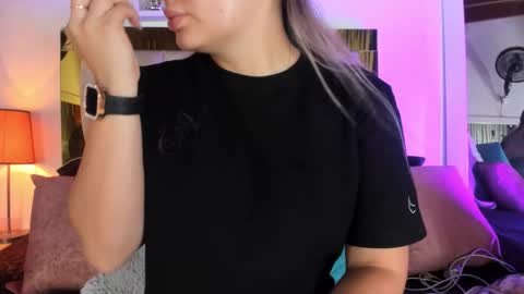 Isabella online show from 10-11-25, 12:04