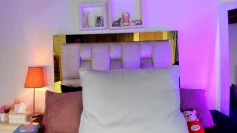 Isabella online show from 12-17-25, 12:11