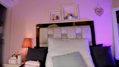 Snapshot of _emily_r chatting on 04-22-26, 12:07 Isabella online show from 04-22-26, 12:07