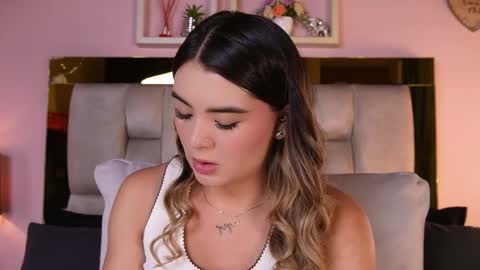 Snapshot of _emily_r chatting on 05-15-26, 12:12 Isabella online show from 05-15-26, 12:12