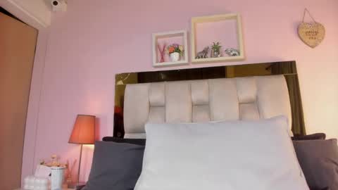 Snapshot of _emily_r chatting on 05-21-26, 12:12 Isabella online show from 05-21-26, 12:12
