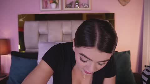 Snapshot of _emily_r chatting on 05-27-26, 12:02 Isabella online show from 05-27-26, 12:02