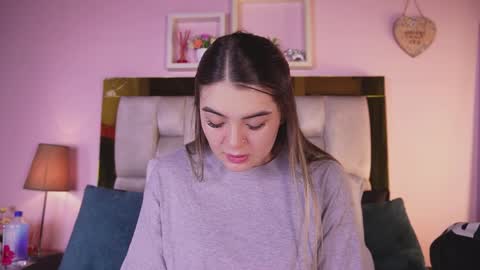 Snapshot of _emily_r chatting on 05-30-26, 12:13 Isabella online show from 05-30-26, 12:13
