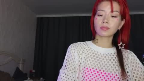 Snapshot of _eve____ chatting on 12-18-24, 09:58 EveEva online show from 12-18-24, 09:58