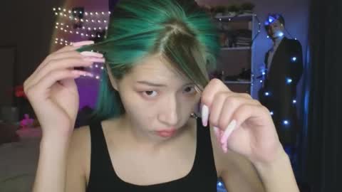 Snapshot of _eve____ chatting on 10-15-25, 10:37 EveEva online show from 10-15-25, 10:37