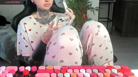 Alis online show from 06-14-26, 06:15