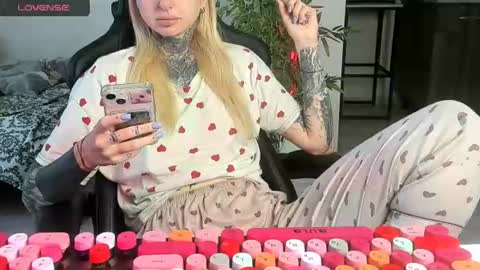 Alis online show from 06-15-26, 06:37