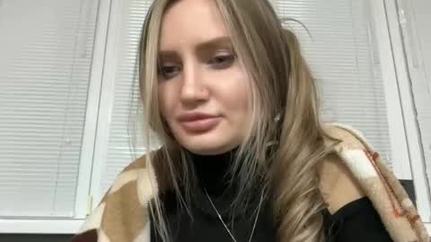  Flora  online show from 11-12-25, 03:01