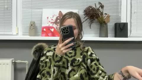  Flora  online show from 11-13-25, 04:17