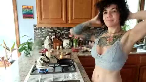 Snapshot of _frankie_rivers chatting on 02-17-25, 07:53 Frankie Rivers allmylinks  online show from 02-17-25, 07:53