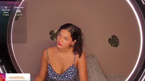 Snapshot of _frida_1 chatting on 10-04-25, 01:42 Frida online show from 10-04-25, 01:42