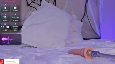 Snapshot of _frida_1 chatting on 10-24-25, 02:57 Frida online show from 10-24-25, 02:57