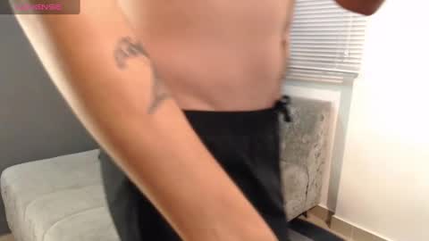 Snapshot of _funny_room_ chatting on 02-21-25, 01:33 Laura Juan online show from 02-21-25, 01:33