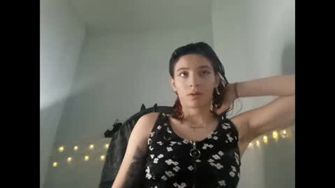 Snapshot of _genesid_dixton chatting on 01-12-25, 09:29 Mia-foster online show from 01-12-25, 09:29