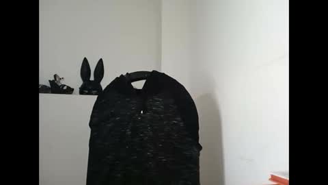 Snapshot of _genesid_dixton chatting on 02-03-25, 01:52 Mia-foster online show from 02-03-25, 01:52