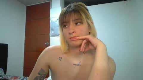 Snapshot of _genesid_dixton chatting on 05-13-26, 12:08 Mia-foster online show from 05-13-26, 12:08