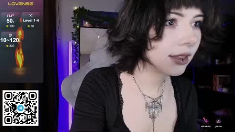 Snapshot of _gummybears_ chatting on 05-22-26, 08:10 Tori online show from 05-22-26, 08:10