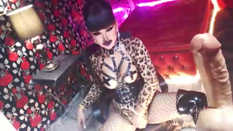 Snapshot of _hailyourqueenx chatting on 09-23-25, 09:29 GoDDess Chloe online show from 09-23-25, 09:29