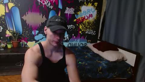 _happydayleon_ online show from 09-15-25, 12:21