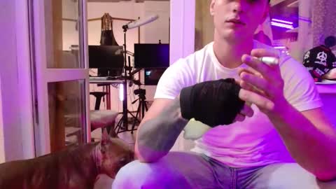 _happydayleon_ online show from 09-21-25, 04:19