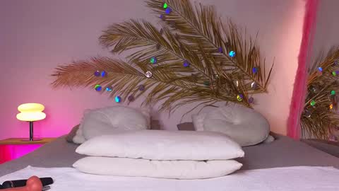 Holly online show from 02-08-25, 05:29