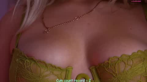 Snapshot of _iowaa_ chatting on 12-15-25, 07:34 Maria online show from 12-15-25, 07:34