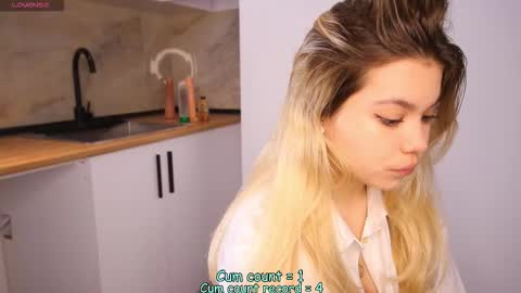 Snapshot of _iowaa_ chatting on 01-18-26, 07:23 Maria online show from 01-18-26, 07:23