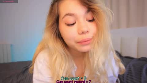 Snapshot of _iowaa_ chatting on 03-09-26, 11:03 Maria online show from 03-09-26, 11:03