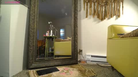 Snapshot of _ittybitty chatting on 02-28-25, 01:47  ittybitty online show from 02-28-25, 01:47