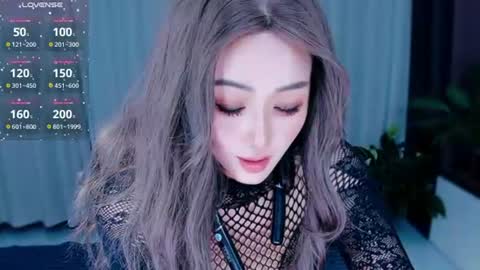 Snapshot of _iuiu_ chatting on 06-23-26, 01:09 UU online show from 06-23-26, 01:09